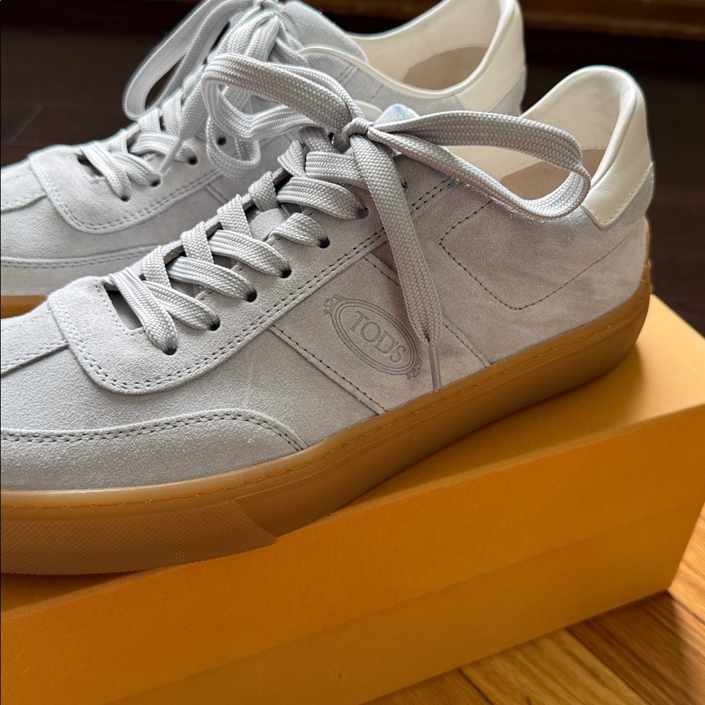 Tods EUC UK 9 (10 US). Grey with gum sole Luxury sneakers - Picture 4 of 7